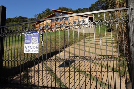 Casa à venda com 1000m², 2 quartos e 10 vagas Casa à venda com 1000m², 2 quartos e 10 vagasFachada