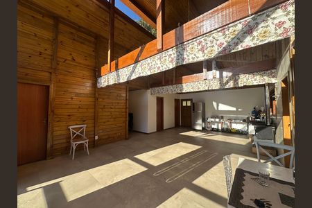 Casa à venda com 1000m², 2 quartos e 10 vagas Casa à venda com 1000m², 2 quartos e 10 vagasSala