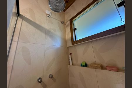 Casa à venda com 1000m², 2 quartos e 10 vagas Casa à venda com 1000m², 2 quartos e 10 vagasBanheiro da Suíte 2