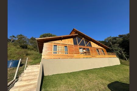 Casa à venda com 1000m², 2 quartos e 10 vagas Casa à venda com 1000m², 2 quartos e 10 vagasFachada