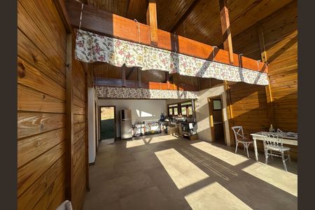 Casa à venda com 1000m², 2 quartos e 10 vagas Casa à venda com 1000m², 2 quartos e 10 vagasSala