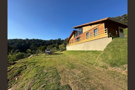 Casa à venda com 1000m², 2 quartos e 10 vagas Casa à venda com 1000m², 2 quartos e 10 vagasQuintal