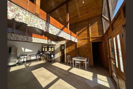 Sala de casa à venda com 2 quartos, 1000m² em Portal da Serra, Barueri