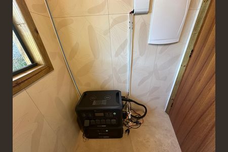 Casa à venda com 1000m², 2 quartos e 10 vagas Casa à venda com 1000m², 2 quartos e 10 vagasBateria - Estação de energia solar