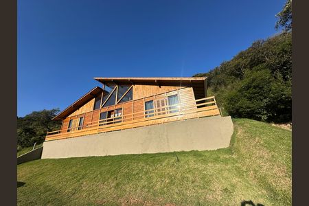 Casa à venda com 1000m², 2 quartos e 10 vagas Casa à venda com 1000m², 2 quartos e 10 vagasQuintal