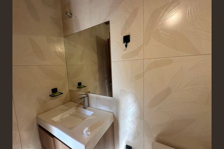 Casa à venda com 1000m², 2 quartos e 10 vagas Casa à venda com 1000m², 2 quartos e 10 vagasBanheiro da Suíte 2