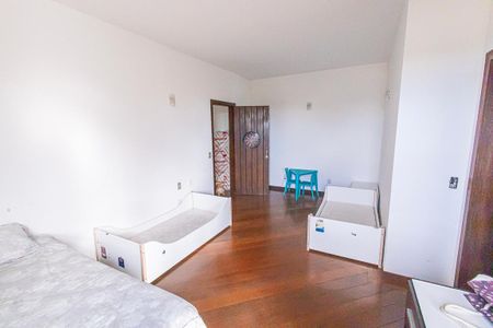 Casa à venda com 500m², 5 quartos e 7 vagasQuarto 1/ suite/ closet/ varanda