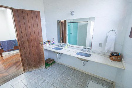 Casa à venda com 500m², 5 quartos e 7 vagasBanheiro