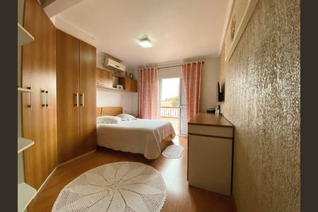 Casa à venda com 140m², 3 quartos e 2 vagas Casa à venda com 140m², 3 quartos e 2 vagasQuarto