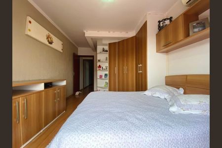 Casa à venda com 140m², 3 quartos e 2 vagas Casa à venda com 140m², 3 quartos e 2 vagasQuarto