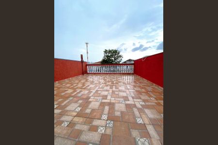 Casa à venda com 140m², 3 quartos e 2 vagas Casa à venda com 140m², 3 quartos e 2 vagasÁrea Externa