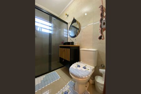 Casa à venda com 140m², 3 quartos e 2 vagas Casa à venda com 140m², 3 quartos e 2 vagasBanheiro