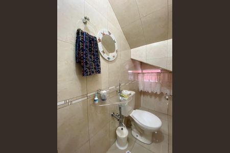 Casa à venda com 140m², 3 quartos e 2 vagas Casa à venda com 140m², 3 quartos e 2 vagasBanheiro