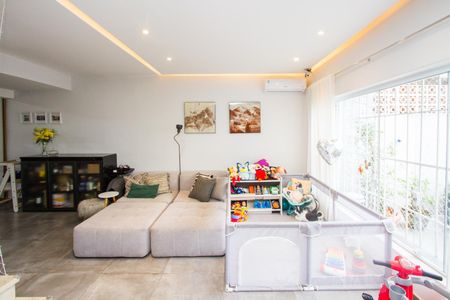 Casa à venda com 2 quartos, 120m² em Jardim das Acacias, São Paulo