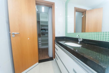 Apartamento à venda com 166m², 4 quartos e 2 vagasBanheiro suite