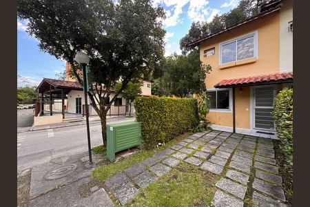 Casa de condomínio para alugar com 68m², 2 quartos e 1 vaga Casa de condomínio para alugar com 68m², 2 quartos e 1 vagaFachada
