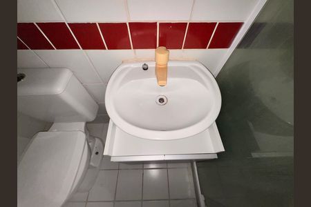 Casa de condomínio para alugar com 68m², 2 quartos e 1 vaga Casa de condomínio para alugar com 68m², 2 quartos e 1 vagaBanheiro Social