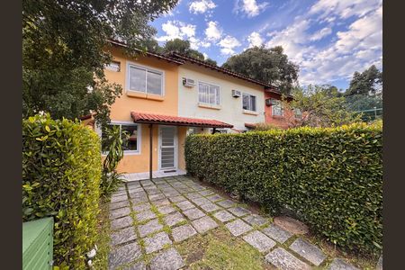 Casa de condomínio para alugar com 68m², 2 quartos e 1 vaga Casa de condomínio para alugar com 68m², 2 quartos e 1 vagaFachada