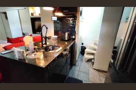 Casa à venda com 240m², 6 quartos e 2 vagas Casa à venda com 240m², 6 quartos e 2 vagasCozinha