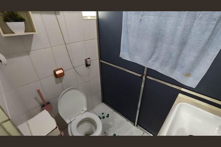Casa à venda com 240m², 6 quartos e 2 vagas Casa à venda com 240m², 6 quartos e 2 vagasBanheiro social