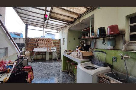 Casa à venda com 240m², 6 quartos e 2 vagas Casa à venda com 240m², 6 quartos e 2 vagasÁrea de Serviço