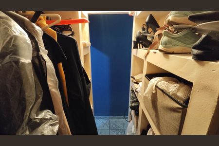 Casa à venda com 240m², 6 quartos e 2 vagas Casa à venda com 240m², 6 quartos e 2 vagasCloset da suíte 1