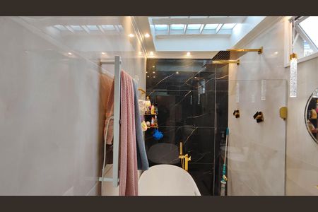 Casa à venda com 240m², 6 quartos e 2 vagas Casa à venda com 240m², 6 quartos e 2 vagasBanheiro da Suíte 2