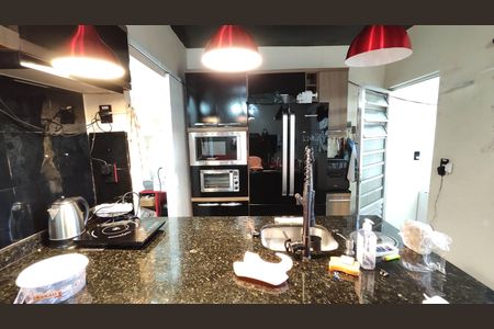 Casa à venda com 240m², 6 quartos e 2 vagas Casa à venda com 240m², 6 quartos e 2 vagasCozinha