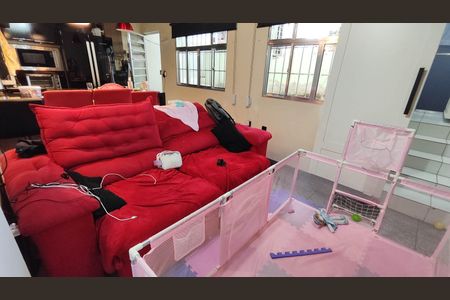 Casa à venda com 240m², 6 quartos e 2 vagas