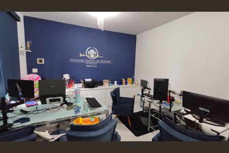 Casa à venda com 240m², 6 quartos e 2 vagas Casa à venda com 240m², 6 quartos e 2 vagasQuarto 2