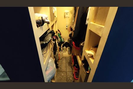 Casa à venda com 240m², 6 quartos e 2 vagas Casa à venda com 240m², 6 quartos e 2 vagasCloset da suíte 1