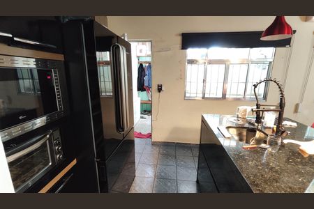 Casa à venda com 240m², 6 quartos e 2 vagas Casa à venda com 240m², 6 quartos e 2 vagasCozinha