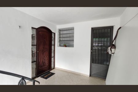 Casa à venda com 240m², 6 quartos e 2 vagas Casa à venda com 240m², 6 quartos e 2 vagasHall de entrada