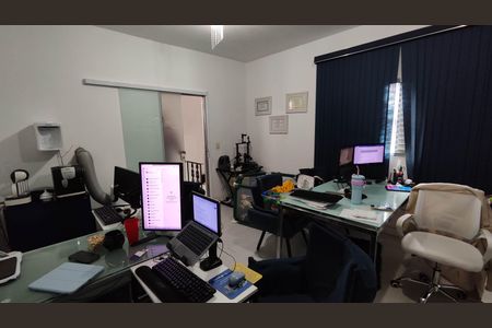 Casa à venda com 240m², 6 quartos e 2 vagas Casa à venda com 240m², 6 quartos e 2 vagasQuarto 2