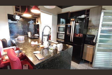 Casa à venda com 240m², 6 quartos e 2 vagas Casa à venda com 240m², 6 quartos e 2 vagasCozinha