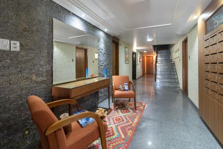 Apartamento à venda com 91m², 2 quartos e 1 vaga Apartamento à venda com 91m², 2 quartos e 1 vagaHall social