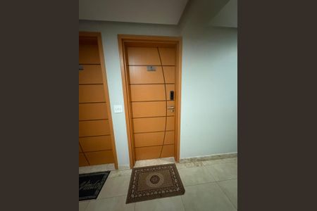 Apartamento à venda com 77m², 3 quartos e 2 vagasPorta de entrada