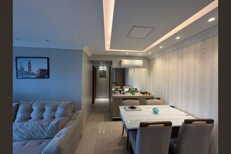 Apartamento à venda com 77m², 3 quartos e 2 vagasSala