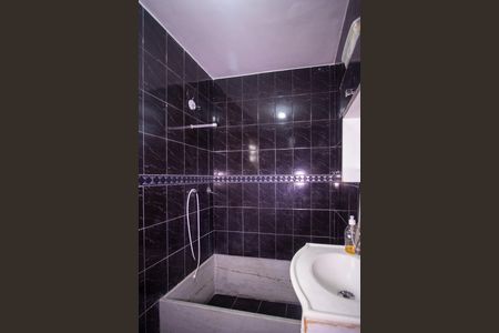 Casa para alugar com 48m², 2 quartos e 1 vaga Casa para alugar com 48m², 2 quartos e 1 vagaBanheiro da Suíte