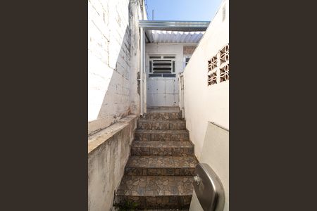 Casa para alugar com 59m², 1 quarto e sem vaga Casa para alugar com 59m², 1 quarto e sem vagaEscada