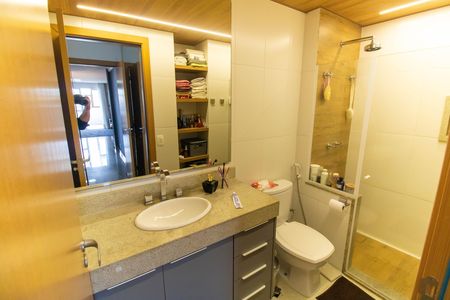 Apartamento à venda com 119m², 2 quartos e 1 vaga Apartamento à venda com 119m², 2 quartos e 1 vagaBanheiro da Suíte
