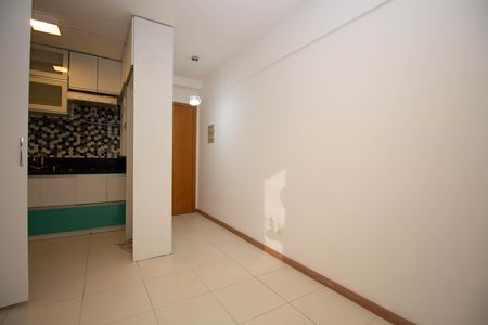 Sala de kitnet/studio para alugar com 1 quarto, 28m² em Crn 704/705, Brasília