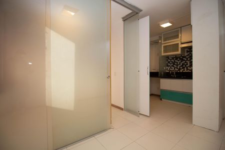 Sala de kitnet/studio para alugar com 1 quarto, 28m² em Crn 704/705, Brasília