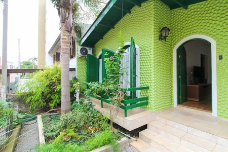 Casa para alugar com 220m², 3 quartos e 1 vaga Casa para alugar com 220m², 3 quartos e 1 vagaÁrea externa
