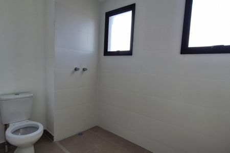 Apartamento à venda com 109m², 2 quartos e 3 vagas Apartamento à venda com 109m², 2 quartos e 3 vagasBanheiro da Suíte 1