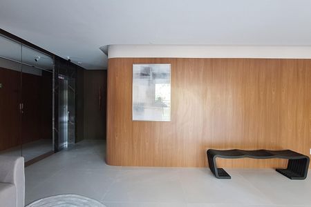 Apartamento à venda com 109m², 2 quartos e 3 vagas Apartamento à venda com 109m², 2 quartos e 3 vagasHall social