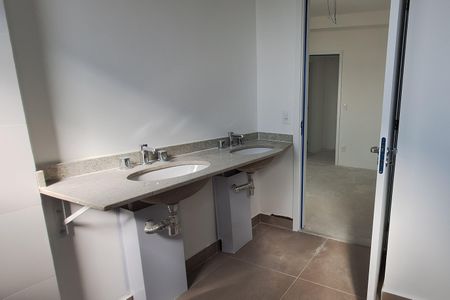 Apartamento à venda com 109m², 2 quartos e 3 vagas Apartamento à venda com 109m², 2 quartos e 3 vagasBanheiro da Suíte 1