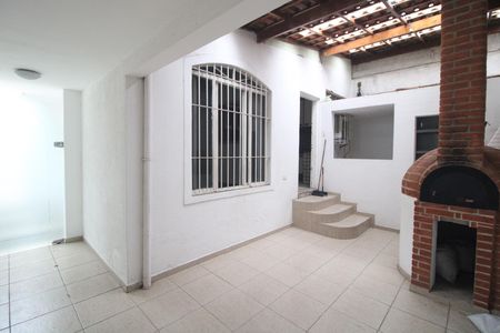 Casa à venda com 140m², 3 quartos e 3 vagasFundos da casa