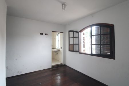 Casa à venda com 140m², 3 quartos e 3 vagasSuíte