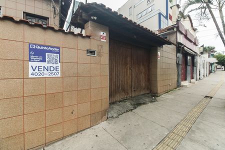 Casa à venda com 567m², 2 quartos e 3 vagas Casa à venda com 567m², 2 quartos e 3 vagasFachada
